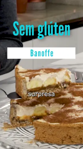 🍌✨ Banoffe Sem Glúten: Descubra o Segredo do Doce Perfeito! 🍌🍰 Um Delicioso Pedaço de Prazer para o Seu Paladar! 😍✨ Ingredientes: . 1 ovo . 1/4 de xícara de água ou suco de laranja . 3 col de sopa de óleo de coco . 6 col de sopa de açúcar mascavo . 1 pitada de sal . 2 xícaras de farinha de aveia . 3 col de sopa de polvilho doce . 1 colher de chá de fermento químico . 3 claras . 400 g de doce de leite . 395 g de creme de leite  #sobremesasemgluten  #receitasemgluten #glutenfree #banoffesemgluten