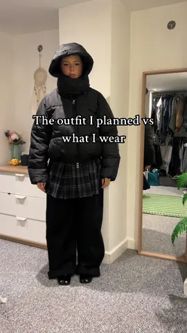 Coats ruin nearly every fit, im not made for 0 degree weather 🥲 #fashiontiktok #fypシ #stylinginspiration #outfitinspiration 