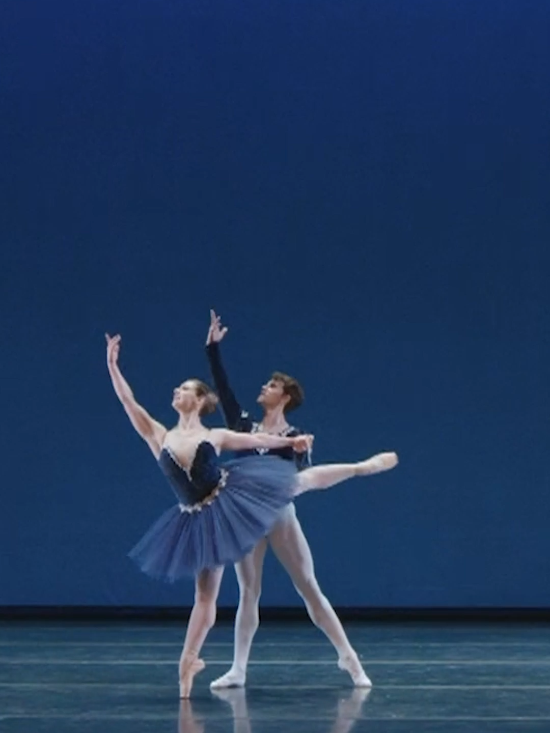 Twirling past #bluemonday with grace and elegance! 🩰✨ Julia Conway and Aitor Arrieta shine bright in Victor Gzovsky's #GrandPasClassique  #ballet #englishnationalballet #ballerina