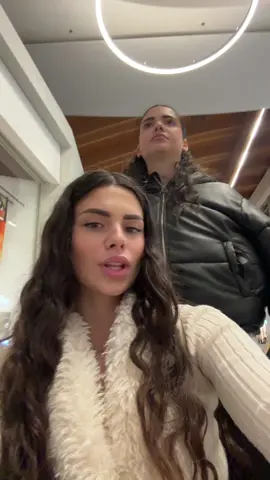 Carine una senza🦵🏻e l’altra senza 💪🏻