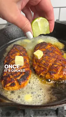 Honey chipotle chicken is criss cut and so juicy! #chipotlehoney #honeychipotle #easydinnerideas✨ #easychickenrecipe #honeybutterchicken #30minutemeals #easymealideasforbusywomen #easydinnerinspiration #grilledchickenrecipe 
