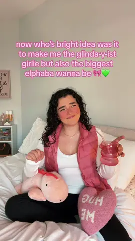 my heart feels torn in half #theatreinfluencer #musicaltheatre #theatretok #chloewiththefancye #wicked #glinda #elphaba #dreamrole 