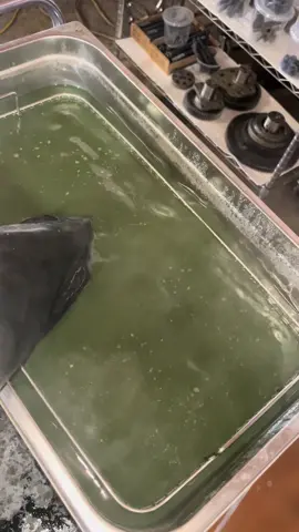 Cleaning and inspecting new rebuild parts #excaliburequipmentanddieselservice #dieselmechanic #catmechanic #diesel #partschanger #az #caterpillar #CleanTok #cleanshop #acert #rebuild #mechaniclife #fyp #foryou #fypシ #catdieselpower 