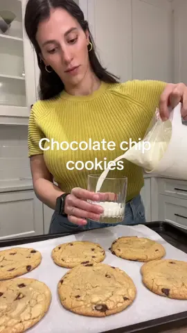 The best chocolate chips cookies-  crispy on the outside and gooey in the center 🤤  Recipe: https://bromabakery.com/best-chocolate-chip-cookies/print/25336/ #chocolatechipcookies #dessert #cookies 