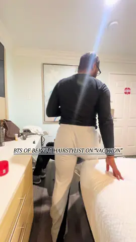 STAY TILL THE END!! I swear whenever I travel I’m either doing someone’s hair or baking somebody a ridiculously delicious sweet. BUT I love them, I love doing for those who love me. BUT DAWG LEMME VACAY😂😂😂