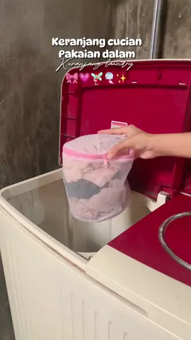 Keranjang cucian pakaian dalam 🤩❤️‍🔥 jangan takut pakaian dalam kamu rusak saat dicuci, miliki bra laundry bag ini yang akan melindungi pakaian dalam kamu saat dicuci di mesin cuci sehingga kualitas bra km akan terjaga dan tahan lama. Lets check out now ❗️🥳✨ #laundrybag #keranjangpakaian #fyp 
