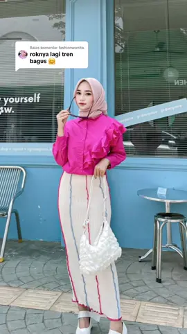 Membalas @fashionwanita. Roknya emang sebagus ituu😍💗  #outfit #spilloutfit #indahfh #OOTD #ootdhijab #fyp #fypシ #rokviral #rokskirt