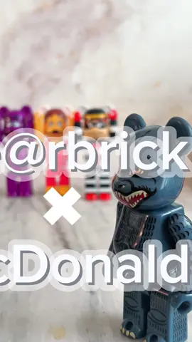 Godzillaがbe@rbrickとMcDonaldのコラボ✨ゴジラバーガーもいいけど、このフィギュアが可愛すぎる♡