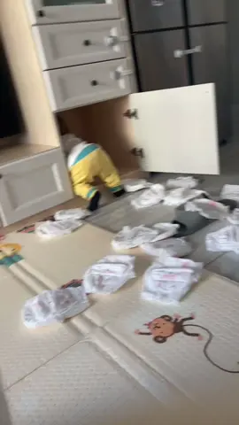 Báo tới nữa rồi á #viaconyeu #viaconcung #babycutevideos #embehaihuoc 