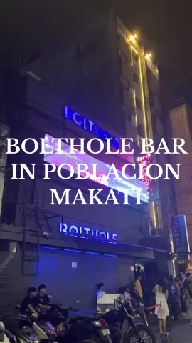 The first time we tried Bolthole it was still a little early so our impression was not that impressive. We tried again and maaaan, did we enjoy it 😆 #santoriniciao #travelswithysabelle #poblacion #poblacionmakati #boltholebar #clubrecommendations #barsinpoblacion 