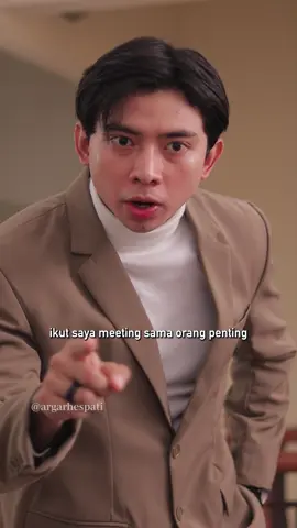 Dipaksa jadi pacar palsu Direktur? Buat apaan? #SerialTikTok #TikTokTainment #TikTokSeries #TikTokSeriesFuture #jellymask #eileengrace #drama #argarhespati #suneedaycreative #dramatiktok #viraltiktok #kehidupan #bos #karyawan #keluarga #jodoh #cinta 