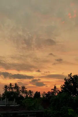 Penyesalan terbesarku, pertemuan terakhir kita, aku tak berhasil membuatmu tersenyum. #senja #sunset #penyesalan #hindia #rumahkerumah #hindiarumahkerumah #foryou #fyp 