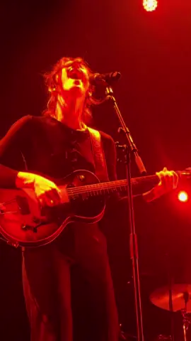 gracie abrams performing full machine in glasgow <3 #gracieabrams #gracie #gracietok #goodriddancetour #goodriddance #grtour 