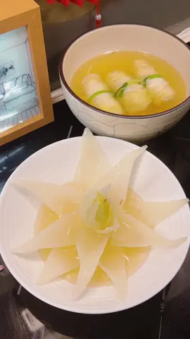 Series Tết Ep 7 | Canh bạch liên hoa nhưng kết hợp nấu bắp cải cuộn thịt học lỏm từ cô @Chef Q  #Tết #nauancungtiktok #trending #xuhuong 