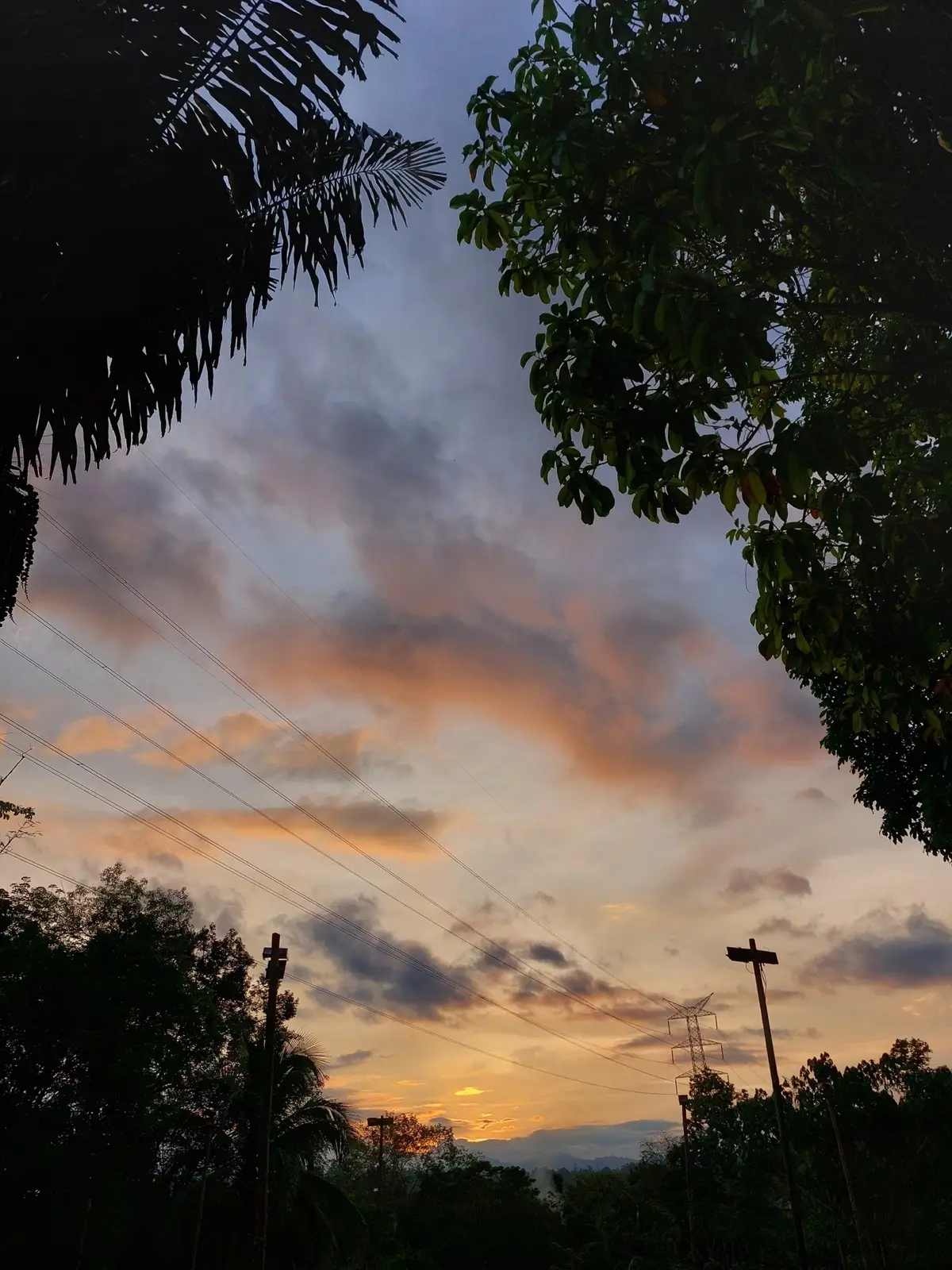 Semua tentang senja #senja #langitaesthetic #slidefoto 