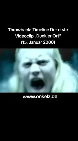 Throwback: Timeline Der erste Videoclip „Dunkler Ort“ (15. Januar 2000) Zu „Dunkler Ort“ wurde der erste professionelle Videoclip der Onkelz (nach den amateurhaften Videos zu „Von Glas zu Glas“ und „Freddy Krüger“ Mitte bzw. Ende der Achtziger) gedreht. Er spielt in zwei Ebenen: Die Onkelz spielen das Stück in einer dunklen Fantasy-Welt, die im schweizer H.R. Giger-Museum aufwändig in Szene gesetzt wurde (von Giger stammen u.a. die Oscar-prämierten Kulissen der „Alien“-Filme und einige Danzig-LP-Cover). Parallel dazu irrt ein weiblicher Onkelz-Fan (tatsächlich eine Bekannte der Onkelz) durch das nächtliche Berlin – offenbar findet sie nur Trost in der Musik der Onkelz, indem sie gedanklich in die genannte Phantasiewelt flüchtet. Das Ganze ist von dem renommierten US-Videoclip-Regisseur Fred Gun und seiner Crew nach einer Idee von Edmund Hartsch und Axel Glittenberg vom B.O. Management umgesetzt. Gonzo: