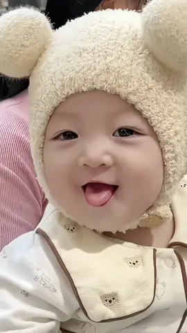 Mũ len lông cừu bảo vệ đầu và tai cho bé.có cúc cài dưới cổ #ThanhThoiLuotTet #WhatToPlay #HelloVietnam #SportsOnTikTok #embe #embedangyeu #sutistoremebe #mulenlongcuu #mulenchobe 