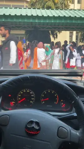 Ye gari kis kis ne deikhi? ✌🏻♥️         #fyp #tiktok #goviral #foryou #fypシ゚ #like #view #cars #100k 