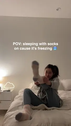 Do I keep trying or… 🤔🧦🧦