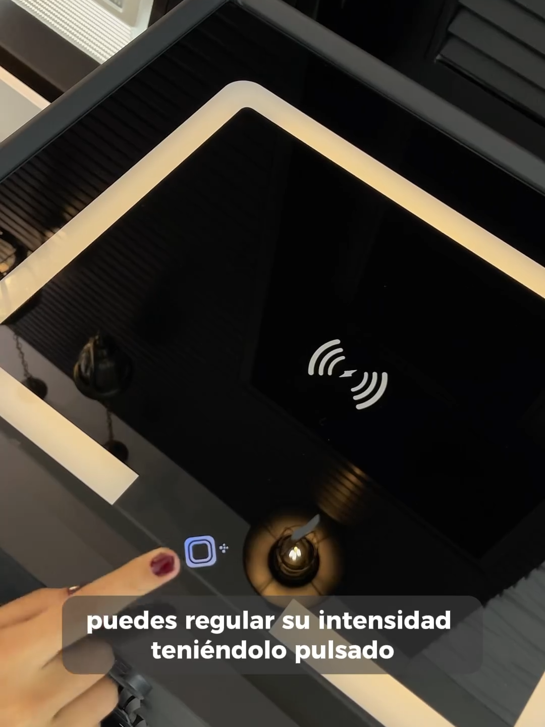 ¡Ilumina tu noche con nuestra mesa de velador smart! 🌙 Controla la luz con un toque, carga tus dispositivos con facilidad💡📱 #mesasmart #mesainteligente #smart #interiordesign #fyp #parati #fypシ