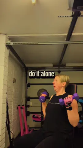 Cold one out in the garage today but we move. Shoulders and arms today with @jaytrainz #Fitness #PTintraining #bestrongnotskinny 