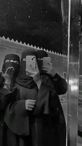 اغاني عرفنا الحب و أسراره و كتبنا اجمل اشعاره 🫂🥺. مهم كثرت الأشياء الجميله ستبقي صديقاتي اجملهم 🥲🤍.