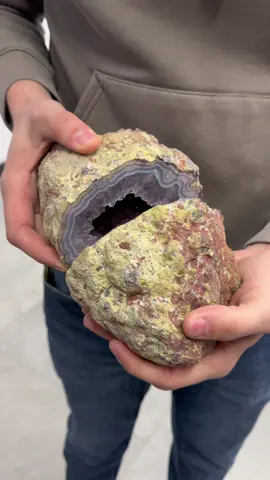 Cool agate & amethyst geode! 💥 #tucsongemshow2024 