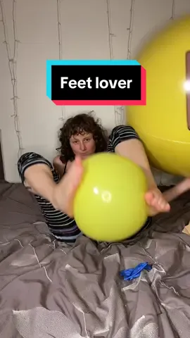 Balloon and feet #feet #foot #feetfeetfeet #feetforyou #balloon #yellowballoon 