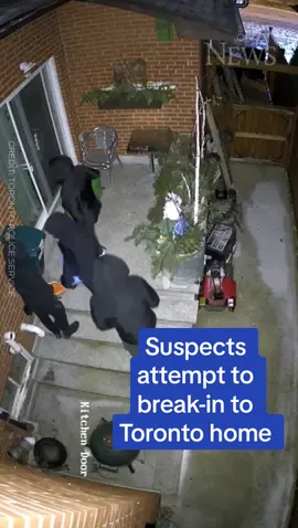 Police have released security camera footage showing a group of suspects attempting to break and enter into a home in Toronto. #ctvnews #toronto #torontonews #breakin #suspects #torontopolice #ontario #robbery #caughtoncam #caughtoncamera 
