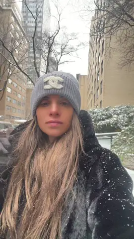 From sand🏝️ to snow❄️ #snowday #nycsnow #nycsnowstorm #nycsnowday #snowdays #furcoat #chanelbeanie #beaniegirl #mobwife #mobwifeaesthetic #snow #winterfashion #winterstyle #winterstyleinspo 