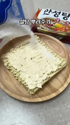 중독성갑 >>백종원 전자레인지 라면땅💛 초간단 재료에 5분만 투자하면 끝ㅋㅋㅋ 단짠꼬숩+빠삭 식감=맥주가 술술..🍻 @@이름에 'ㅂ' 들어간 사람이 만들어준대^^ #틱톡푸드 #틱톡푸드투게더 #koreanstreetfood #streetfood #koreanfood #푸드챌런지 #틱톡푸드크리에이터 #틱톡푸드디스플레이 #틱톡푸드먹방 #틱톡푸드챌린지 #푸드검증단 #푸드디스플레이 #푸드틱톡 #푸드스타그램 #tiktokfood #이건어떤맛일까 #파트너크리에이터 #푸드사운드 #foodsound #현기증나푸드 