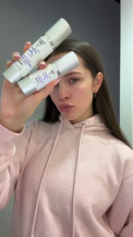 duo sets make life so much easier- the link to both products is in my bio! #vievesleaves #skincare #glassskin #hydratedskin #hydrationtips #plumpskin #ad 