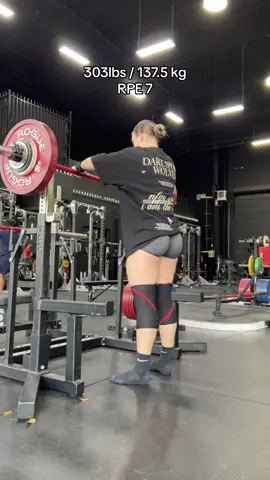 week 2 on my new block 😀 singles babbyyyy! #squats #powerlifting #powerbuilding 