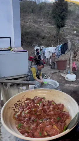 记录农村生活这日子过得真快呀，又到冬天啦，给孩子买厚点 #fyp #villagelife #rurallife #mountains 