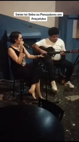 Sarau no @Sebo os Pensadores  Música: #obebadoeaequilibrista  Tentativa de cantar depois de décadas sem treino nenhum. #sarau #cantoraamadora 