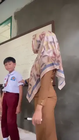 Sehat2 terus Bu Guru  #pnscantik #asn #foryoupage #fyp #foryoupageofficiall #goyangshopee #goyangshopeecod #nutrisaritiaphari #tiktokviral #cpnscantik 