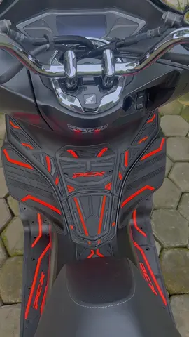 AKSESORIS MOTOR PCX 160 😍 #karpetmotorpcx #tangpadpcx #deckpadpcx #coverjokanticakarkucing #aksesorispcx #mudflappcx #fyp #modifikasi#CapCut 