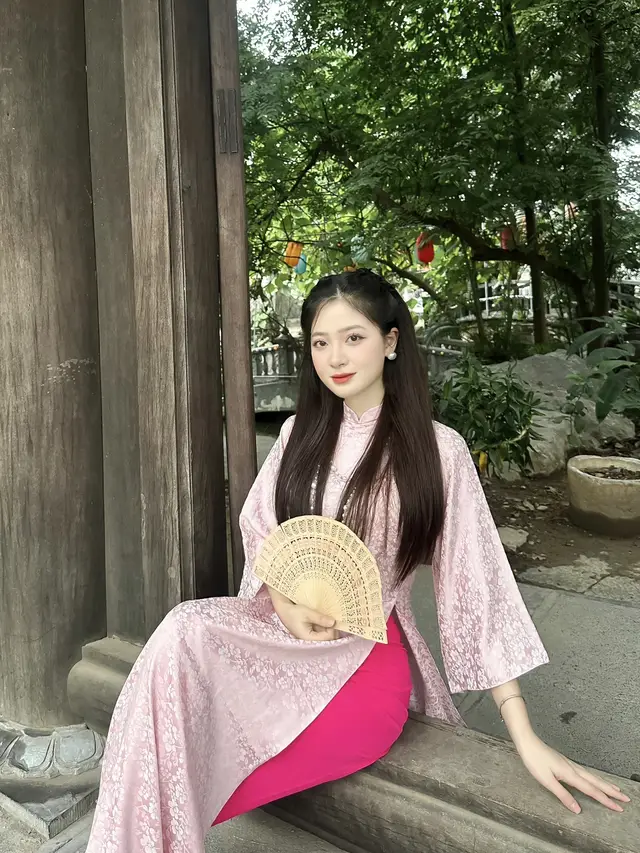 Năm nay bị nghiền áo dài, xinh quá các nàng ơii #aodai #tetnguyendan2024🧧🎆🧨  #tet2024  #aodaitet #chupanhaodaidep #chupanhtet  #dvanh  #fypシ  #xuhuong  #dovananh  #taodangchuphinh  #chupanhsongao  #chinhanhdep 