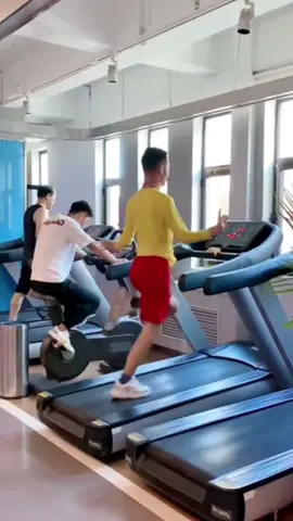 #treadmill #Running #keeprunning #gynequipment #funnyvideos #funny 