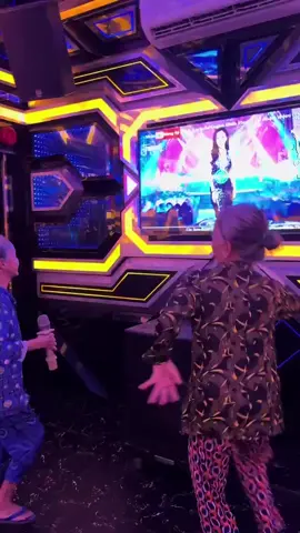 Một khi bà đã máu thì đừng hỏi bố cháu là ai. Lên nhạc cho bà ngoại em quẩy. #videogiaitri #khabanh #xuhuong 