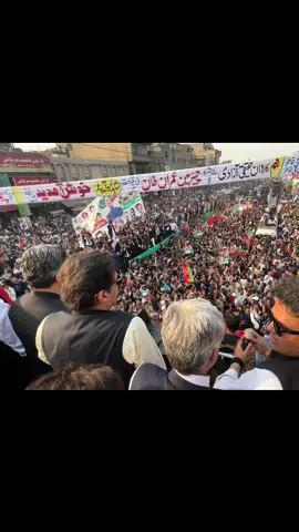 صرف نشان بدلا ہے۔۔۔ میرا کپتان نہیں بدلا۔۔ عمران خان نہیں بدلا