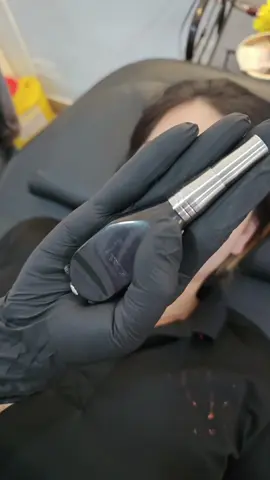 Nếu mà rớt cái máy vô mặt chắc khách chửi chớt 😝 phun môi nhà Sam beauty chỉ có hài hước vui vẻ chứ ko có đau nha quý vị #Quyenvo #sambeauty #phunmoirubylip #phunxamthammycongnghecao #SamBeautyAcademy #phunxamthammy 