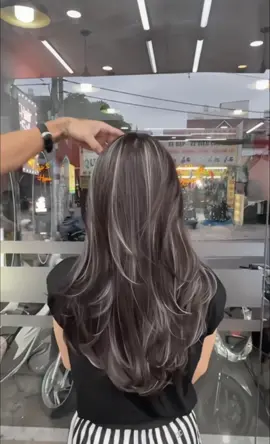 Highlight nâu khói chị em không nên bỏ qua #salonhoangwy55phanhuyich #uốntócđẹp #highlight #babylights #LearnOnTikTok 