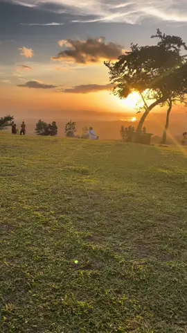 #travel #mountain #tanay #epicrestotanayrizal❣️ #traveltiktok #sunset 