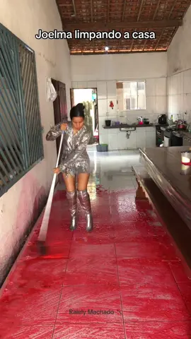 Joelma limpando a casa 😂🫶🏼  Corre aqui @Joelma  #asmr #asmrlimpeza #limpeza #videossatisfatorios 