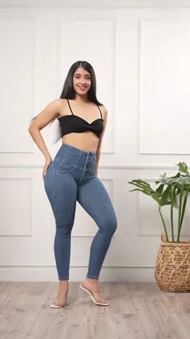 🌹 𝑻𝑶𝑩𝑰𝑳𝑳𝑬𝑹𝑶 𝑴𝑨𝑮𝑰𝑪🌹 Dale un impulso a tu confianza con nuestros tobilleros diseñados con tiro alto y efecto 𝑷𝒖𝒔𝒉 𝑼𝒑! para realzar tu figura de forma increíble. 𝑽𝒊𝒔𝒊𝒕𝒂𝒏𝒐𝒔 𝒆𝒏 𝒘𝒆𝒃📲  https://blondiejeans.com/ ▪︎ Realizamos envíos a nivel nacional 🇵🇪  ▪︎ Informes  y catálogos para ventas POR MAYOR 😉 📲 955095381  #blondiejeans #ModaTecnológica #pantalonesdama  #gamarraperu  #ComodidadYEstilo #FAJEROS #pushup #bolsillosecreto