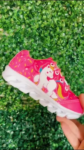 Olha essa lindeza 😍 Tênis Unicórnio com Led e Chinelo Personalizado 🩷 Acesse: raizza.com.br e confira 🫶 #led #luzes #calçados #calcadoinfantil #viralvideo #videoviral #tiktok #tiktokmefezcomprar #2024 #lojaonline #lojaonlineinfantil #unicornio #unicorniotiktok #cores #colorir #diversao #kidsfashion  #kidsfashion