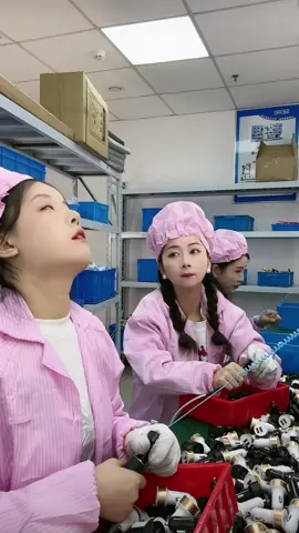 I'm so tired from working the night shift😴😴😴#funny #fyp #foryou #Cute factory girl#funny girl