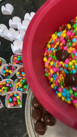 Brigadeiro com mm 👩‍🍳 #brigadeiro #brigadeirogourmet #mm #encomenda #cliente 