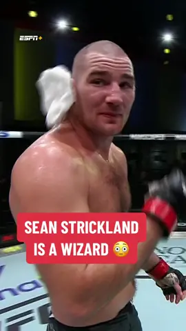 #SeanStrickland’s got eyes in the back of his head 👀 #UFC297 #UFC #mma #combatsports #catch 